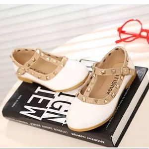 BRAND NEW Cutest girls dress shoes size 1.5 !
